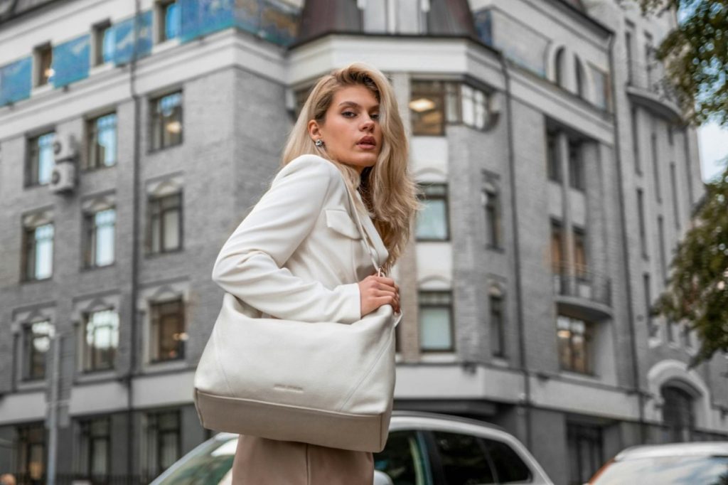 4 stijlvolle werktassen die je kantoorlook compleet maken